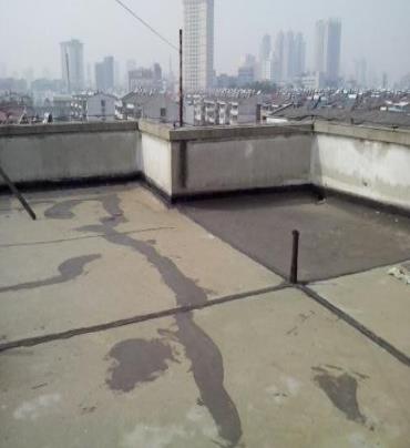 北仑漏水维修 楼顶漏水是什么原因，楼顶漏水维修方法是什么?